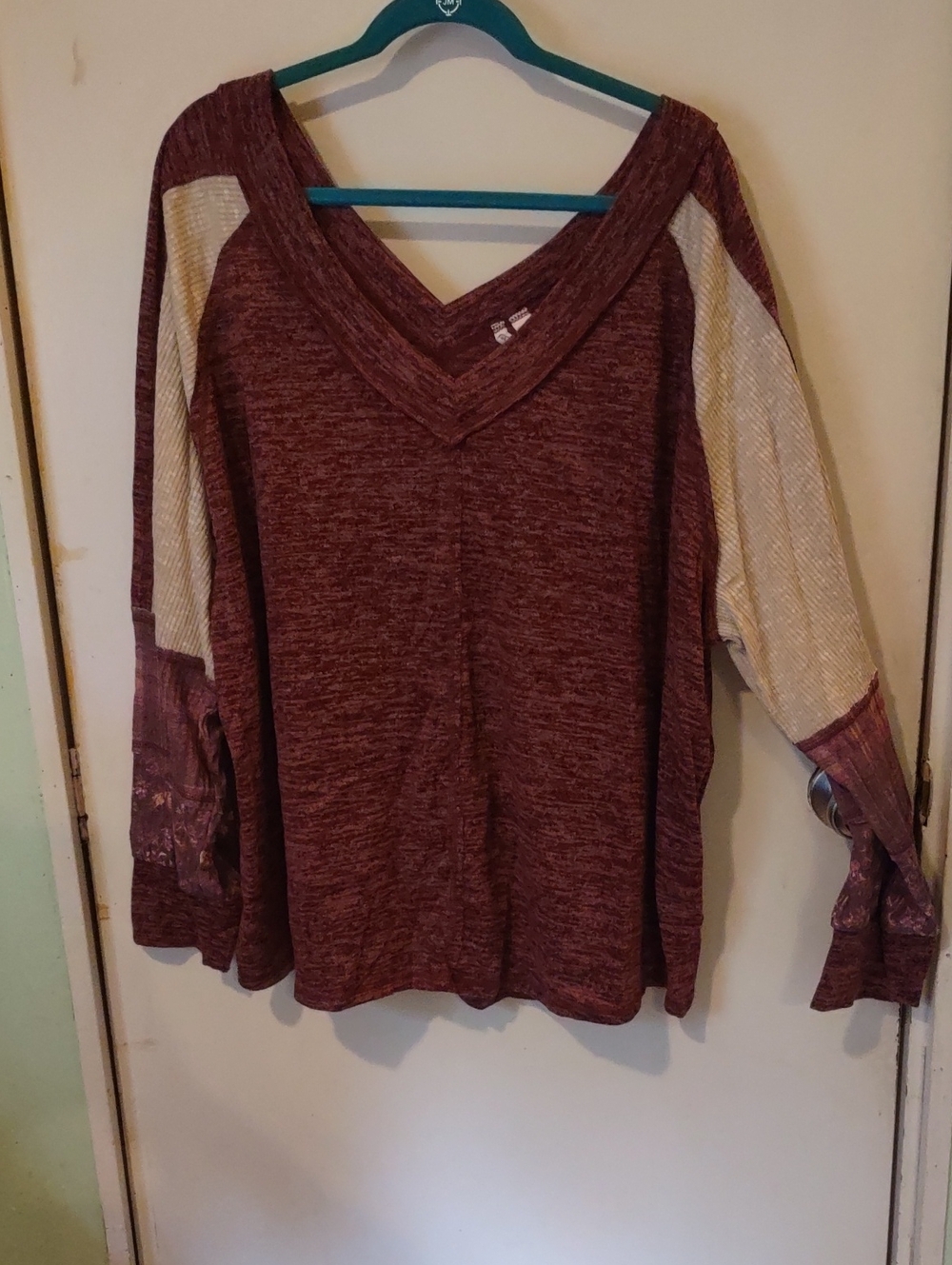 Cato Marled V-Neck Pullover in Burgundy and Cream
